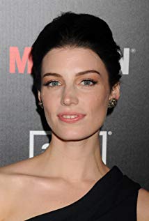 How tall is Jessica Paré?